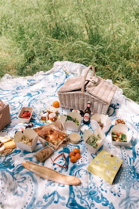 A Summer Picnic In Hyde Park Gal Meets Glam Picnic Date Food