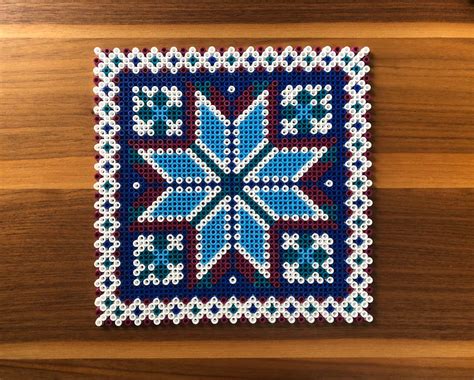 Die meisten von ihnen sind makellos und perfekt, glänzende geometrische oder florale muster in blau, gelb, weiß und rot. Tiles/ Fliesen/ Azulejos big aus Bügelperlen | Etsy