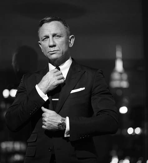 A framegrab of actor daniel craig hosting saturday night live on march 7, 2020. Entrevista con Daniel Craig durante la presentación del ...