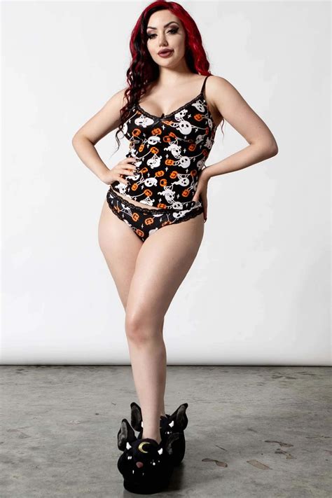 Dani Divine Goth Model In Pajamas And Slippers Bdsm651