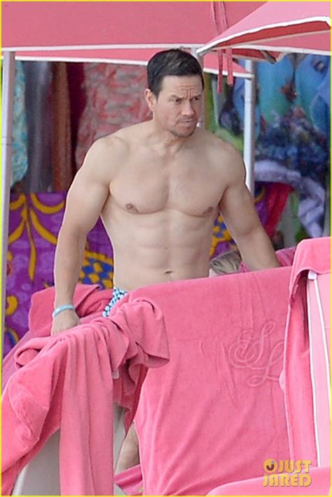 mark wahlberg shows off his buff body in barbados photo 4004800 mark wahlberg photos just