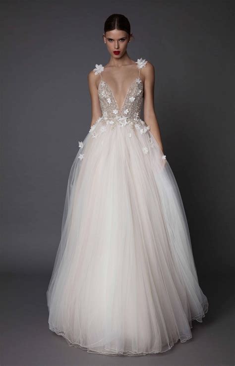 10 merveilleuses marques de robes de mariée pour dire Oui en toute