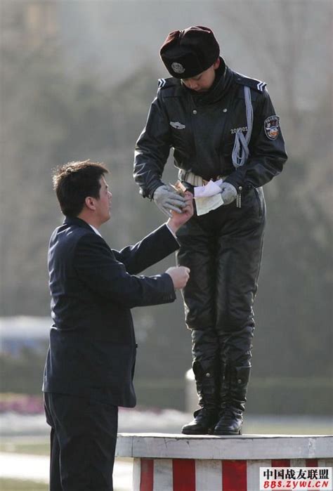 Chinese Policewoman In Full Leather Uniform 가죽 옷 군복 기록사진