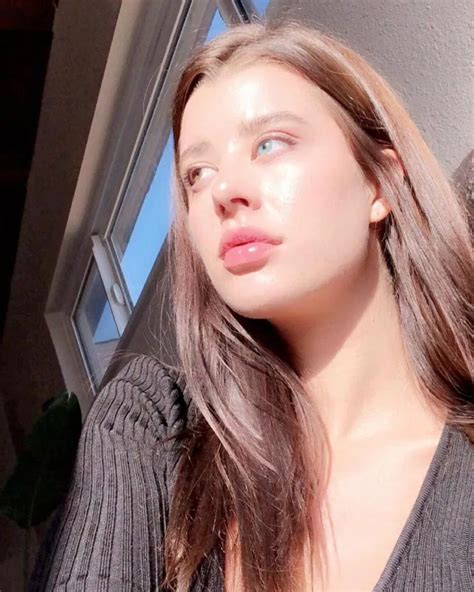 Sarah Mcdaniel Gilmore Girls Different Colored Eyes Oil Skin Care Becoming A Model Mcdaniel