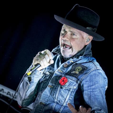 Canadian Rocker Gord Downie Dead The Tragically Hip Frontman Dies At