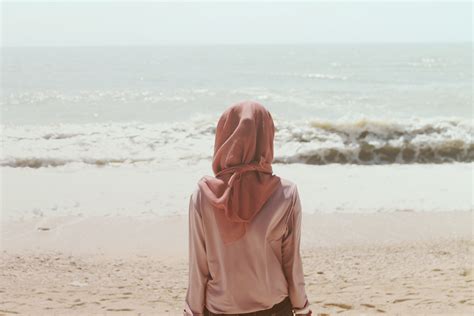 gambar pantai laut pasir lautan gadis wanita gelombang bahan jilbab keindahan