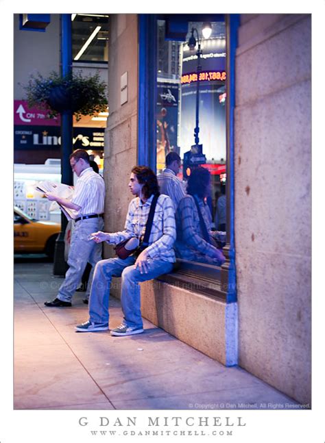 Photographpeople Along Manhattan Sidewalk On A Summer Evening G Dan