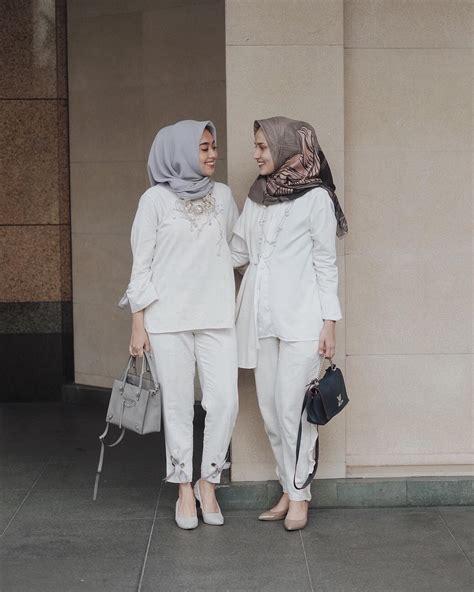 10 Cara Pakai Baju Putih Sesuai Warna Kulit Biar Tetap Cerah Dan Syahdu Dipandang
