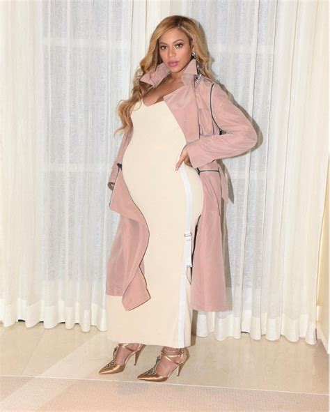 Pregnant Beyonce Shows Off Her Growing Baby Bump Photosimages