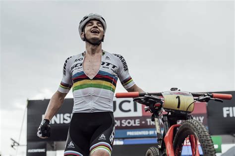 Nino is one of the best riders in the world. Nino Schurter se acerca a Julien Absalon con su 6a Copa del Mundo, analizamos todas sus victorias