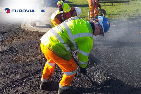 Eurovia Uk Four Apprentices Make History As They Complete The First