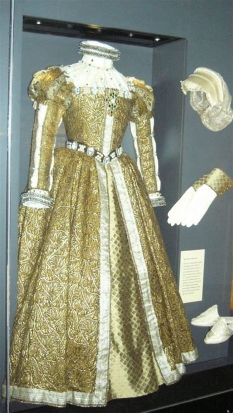 Mary Queen Of Scots I Would Love For Someone To Get A Dress Like This