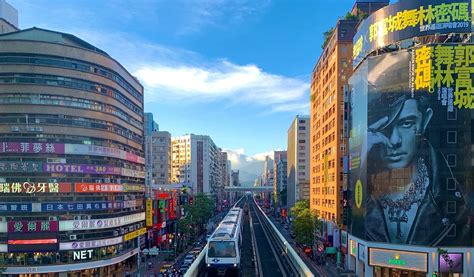 It is located in the northern and eastern hemispheres of the earth. Economia de Taiwan supera China pela primeira vez em 30 anos