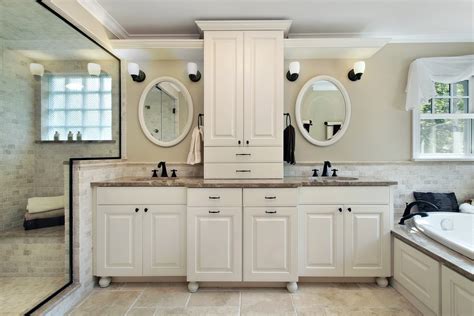 Bathroom Vanities With Towers ⭐ Utilize Your Vertical Space With Linen