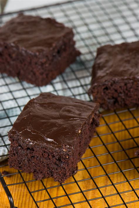 Ohne schokolade kein schokoladen kuchen. Schokoladen Zucchini Kuchen - saftig, lecker mit cremigem ...