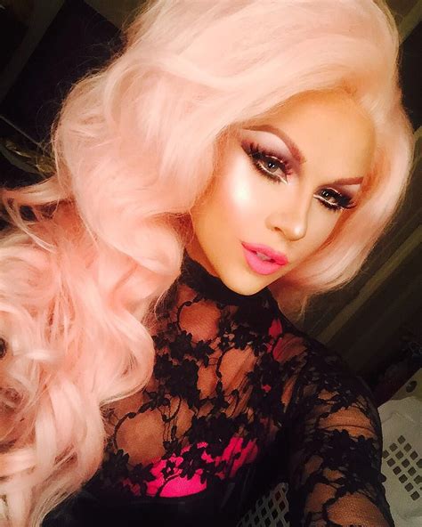 Farrah Moan 🍸 No Instagram “headed To Sharenightclub For Glowjob 🎀💄 Hair Styled By