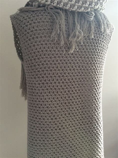 Learn how to crochet this easy, beginner friendly crochet vest! Pin op haken