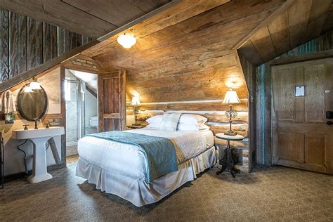 The cabin's rustic charm and original 1800's interior is complemented by modern amenities and landscaped gardens to make you feel right at home. Country Penthaus 14 - River View - Rooms + Rates - Gruene ...