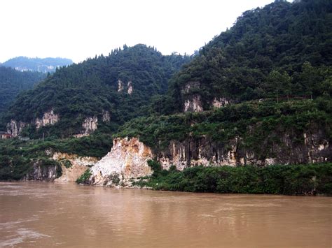 Yangtze River River Passing Through Heaven