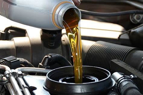 Setiap pemilik mobil penting sekali untuk melakukan penggantian oli secara berkala, setidaknya 3 langkah mengganti oli mobil secara mandiri di rumah. Menggunakan Oli Motor Untuk Mobil / Apa Jadinya Jika Oli Mobil Dipakai Untuk Mesin Motor ...