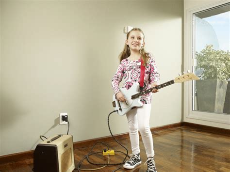 The Loog Crowdfunded Kids Guitar Goes Electric Techcrunch