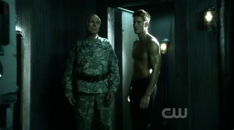 Justin Hartley Alan Ritchson Shirtless Bondage Scenes In Smallville