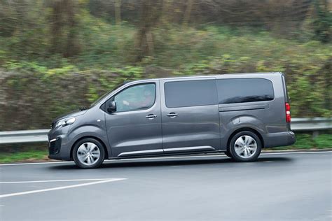 Sürüş İzlenimi Peugeot Expert Traveller Autocar