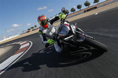 The official triumph street triple rs 765cc engine. Triumph Street Triple RS 2020 Test - Testbericht