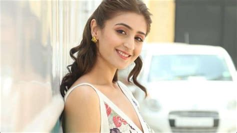 Dhvani Bhanushali Wiki Height Weight Age Boyfriend Biography