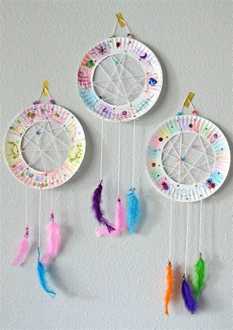 The Bfg Paper Plate Dream Catchers Kids Craft The Suburban Mom Crafts
