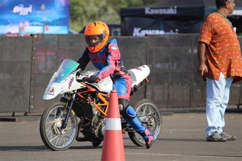 Meet Samantha Dsouza She Is The Fastest Female Drag Racer In India