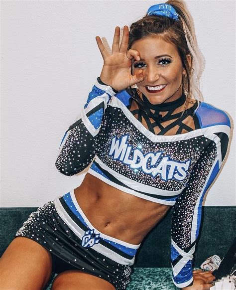 Cheer Poses Turn Ons Crop Tops How To Wear Shirts Instagram Women