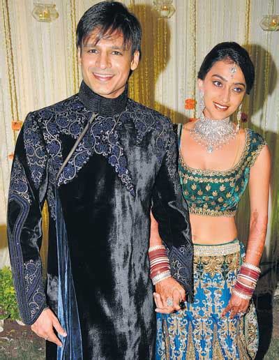 Latest News Vivek Oberoi Marriage Reception Photos With Priyanka Alva