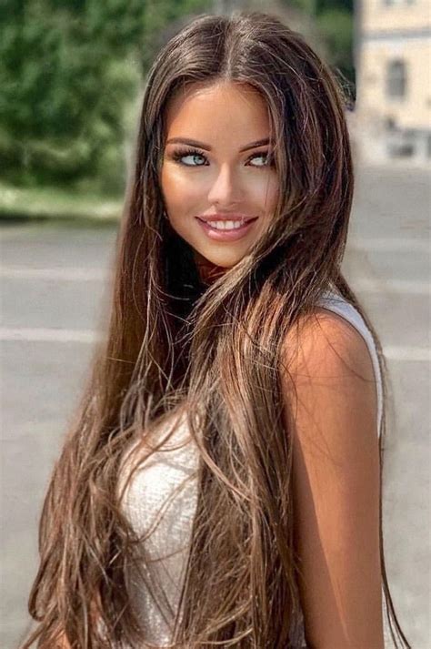 Pin By Oksana Moa On Model Face In 2021 Brunette Beauty Gorgeous