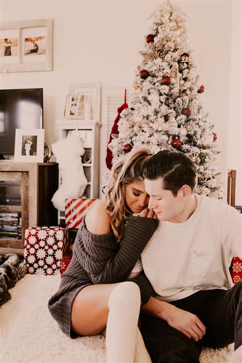 In Home Christmas Session Cute Couple Cozy In Home Session Inspo