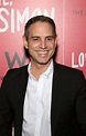 Prolific TV Producer Greg Berlanti Extends Deal With Warner Bros. - The ...
