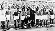 Selección de Italia hace saludo fascista en el Mundial de Fútbol Italia ...