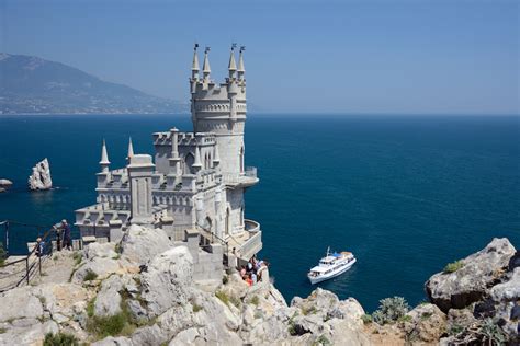 Top 10 Most Beautiful Castles In The World