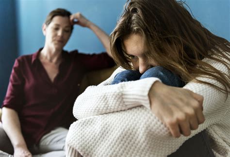 8 Signs Your Mom Has Dependent Personality Disorder