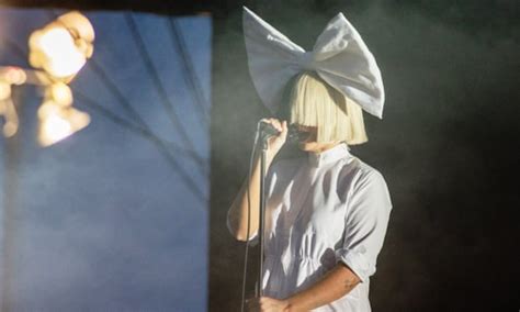 Sia Makes Paparazzi Butt Of The Joke By Posting Nude Picture Herself