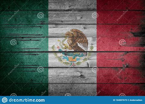 Drapeau National Mexicain Sur Fond De Bois Rustique Image Stock Image