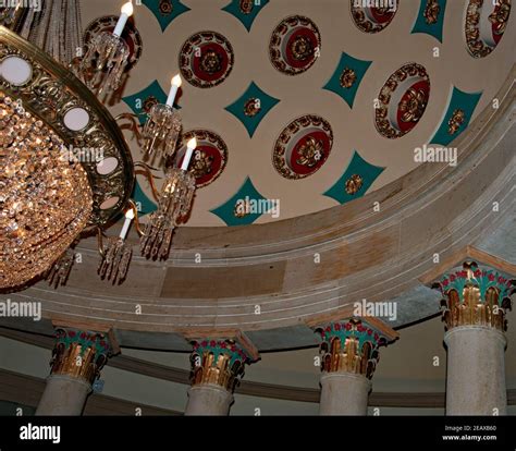 Us Capitol Crypt Chandelier And Columns Stock Photo Alamy