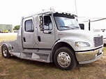 Right Front White 2006 Freightliner Business Class M2 Truck Photo