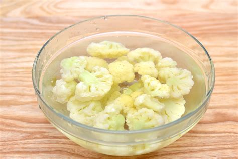 Blanching skin is a condition characterized by the visible whitening or fading of the part of the skin with application of pressure. How to Blanch Cauliflower (with Pictures) - wikiHow