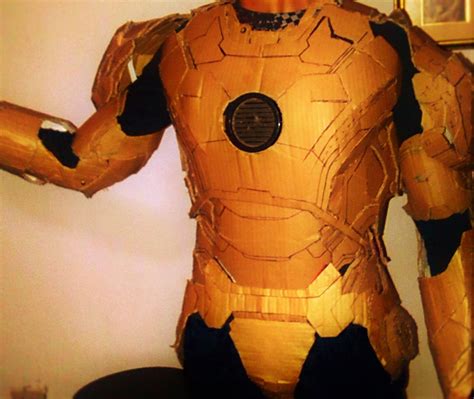 Pola Kostum Iron Man
