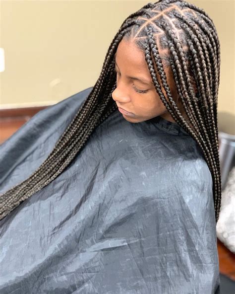 Expert opinions and clever tips for scoring an effortless look. Medium sized knotless box braids perfect for the summer ...