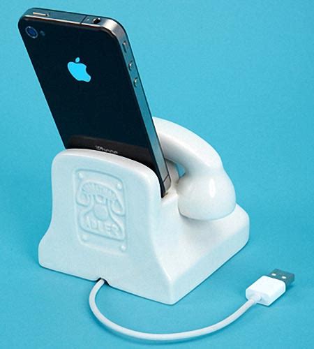 Jonathan Adler Retro Phone Styled Porcelain Iphone Dock Gadgetsin