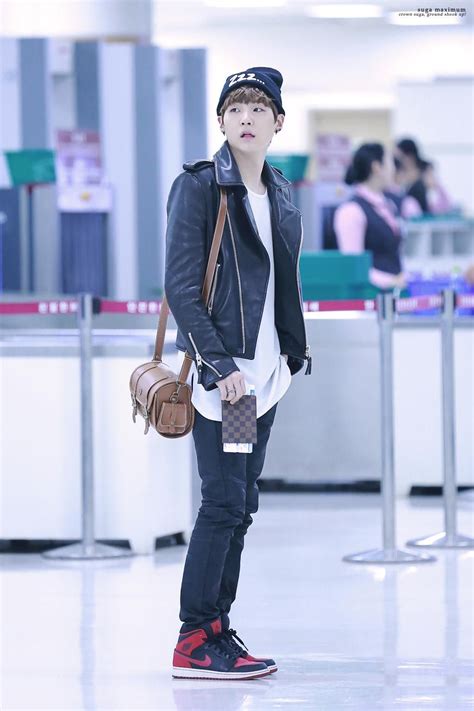 Sugas Airport Fashion Bts Suga Min Yoongi Bts Bts Airport