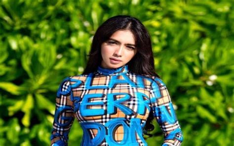 Pamer Body Goals Gaya Seksi Angel Karamoy Kalahkan Maria Vania Kata Netizen