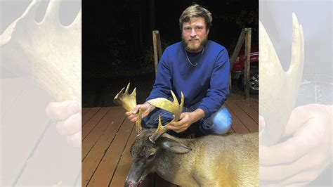 Sc Hunter Kills Heavily Palmated 10 Point Buck Carolina Sportsman
